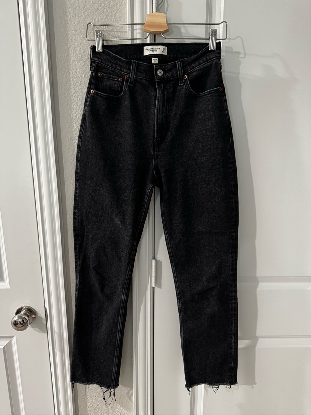 Abercrombie & Fitch Black Cropped Ankle Jeans